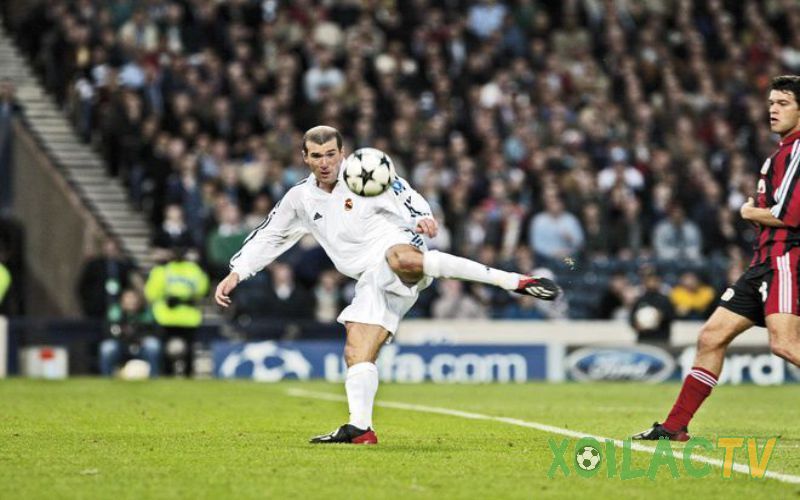 Zidane vươn mình trở thành tiền vệ hàng đầu tại Real Madrid 